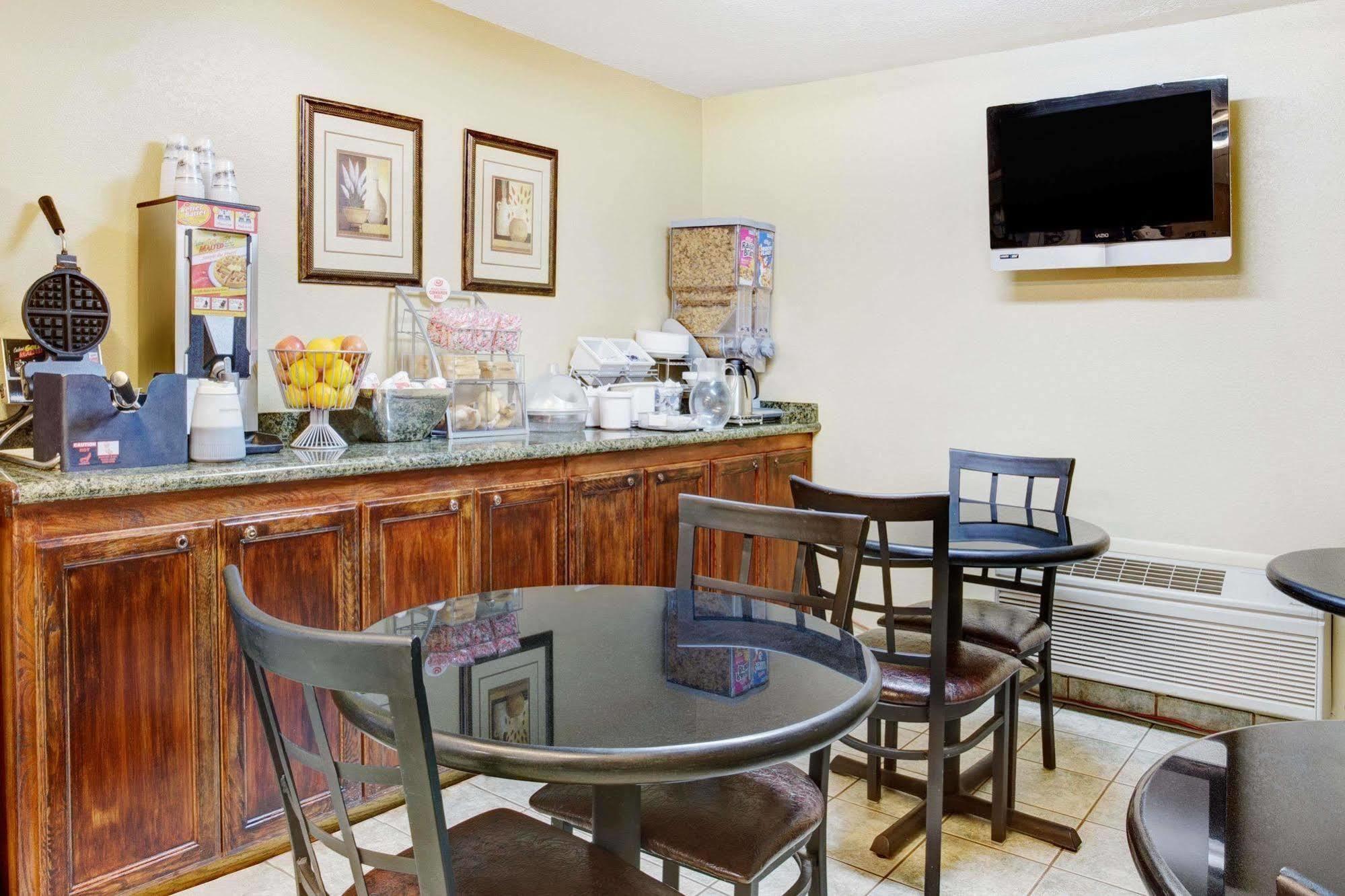 Super 8 Creswell/South Eugene Hotel Ngoại thất bức ảnh